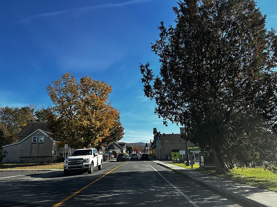 Rue Principale au village de Sutton en automne